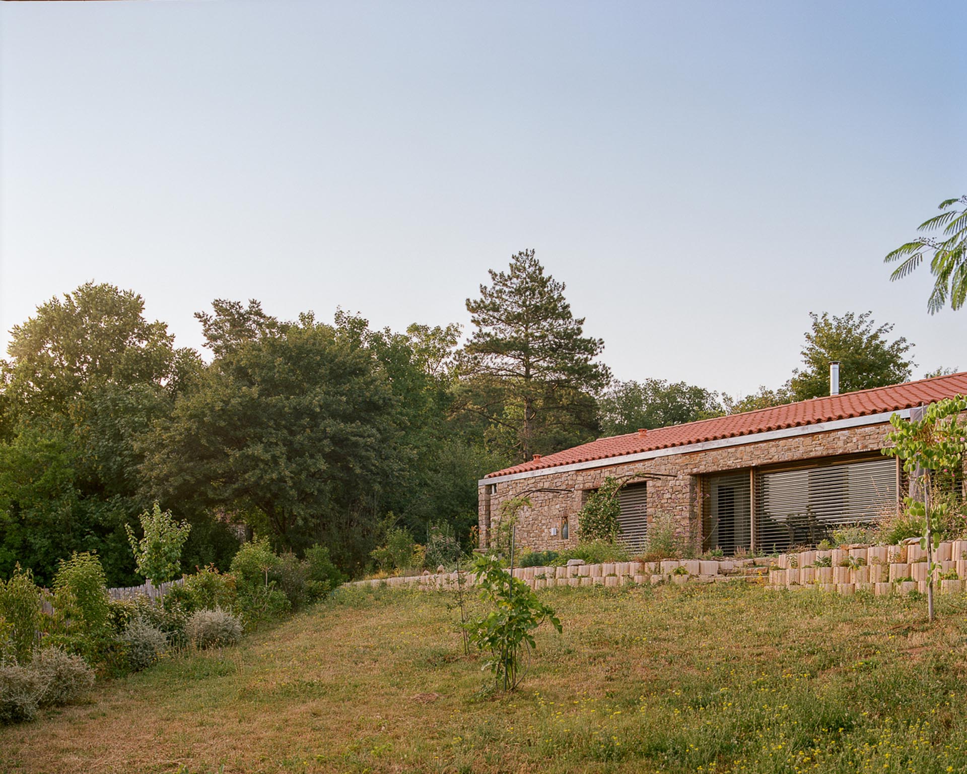 la maison du garrissou - projet livré en 2024 - en collaboration avec Aquilino Torrão - photographie : Antoine Séguin